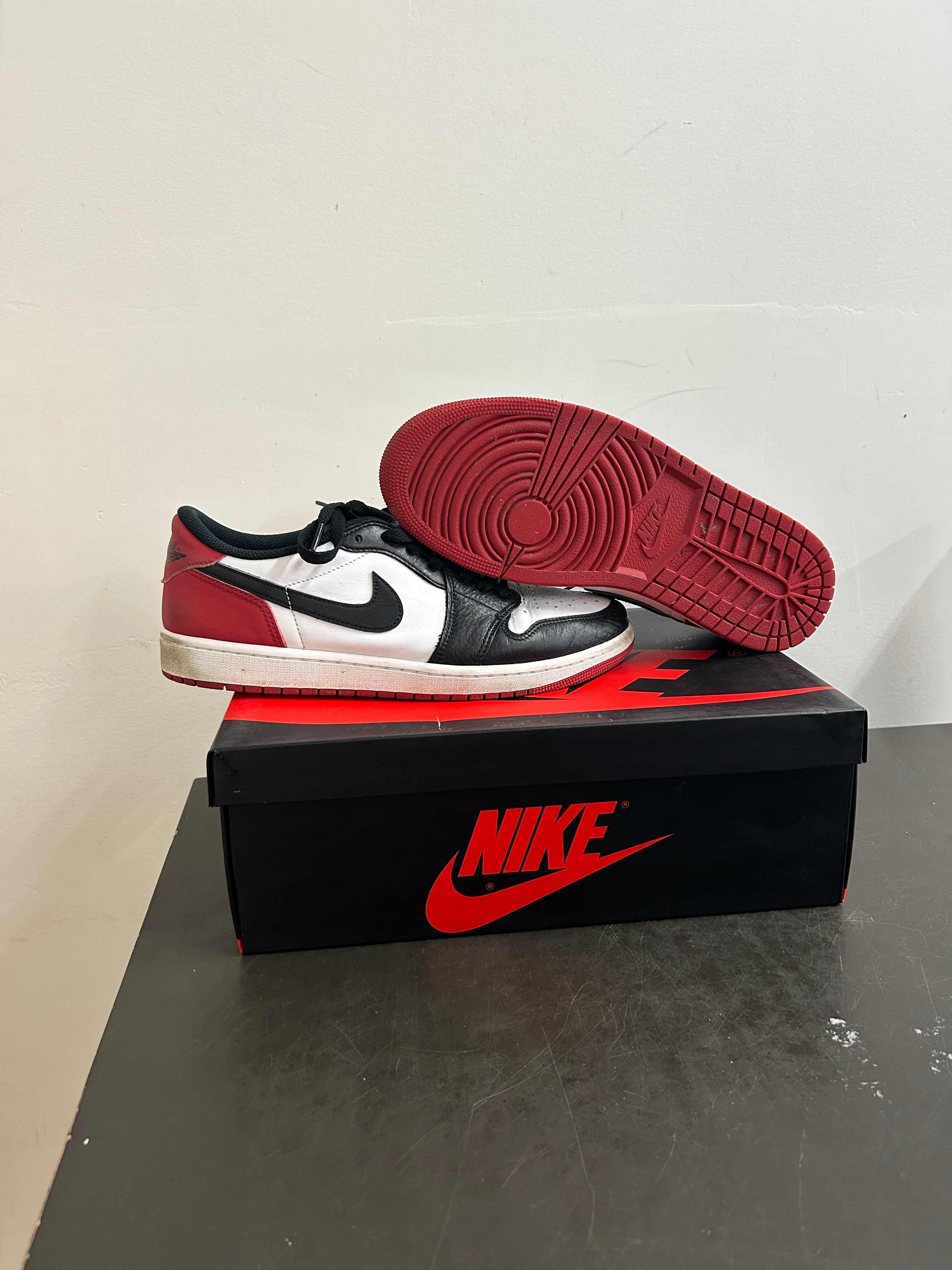 Air Jordan 1 low “Black Toe” (10.5)