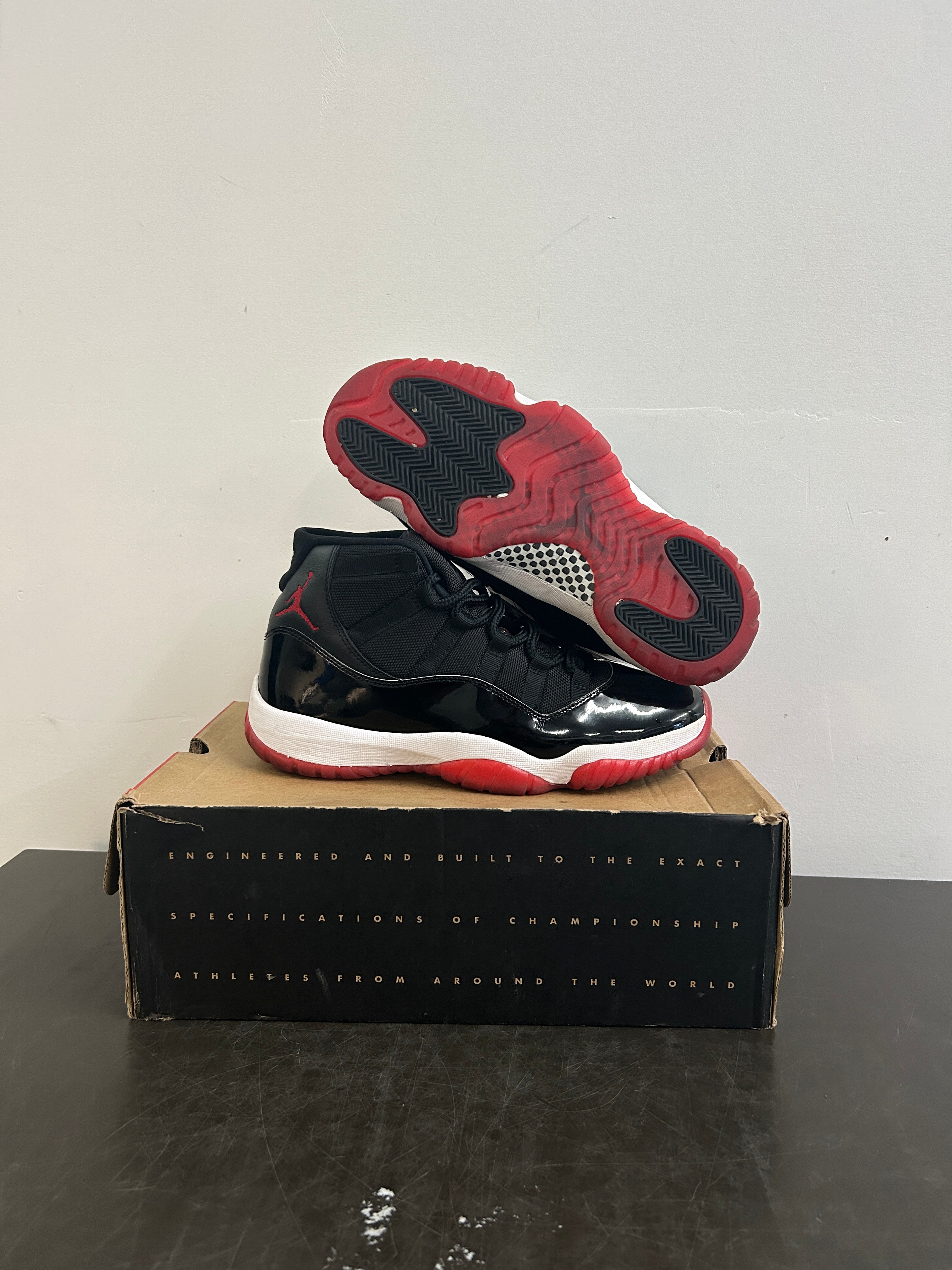 Jordan 11 Retro
Playoffs Bred (2019) (10)
