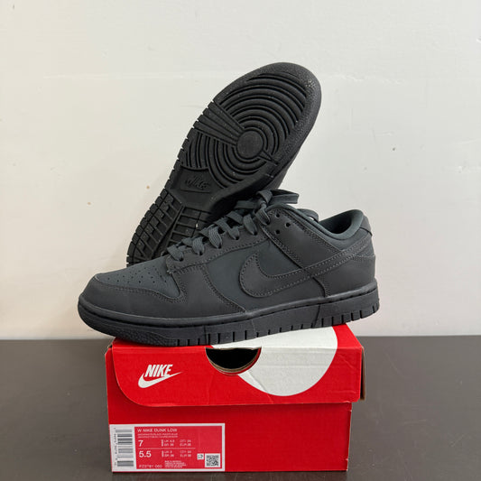 Nike dunk (5.5)