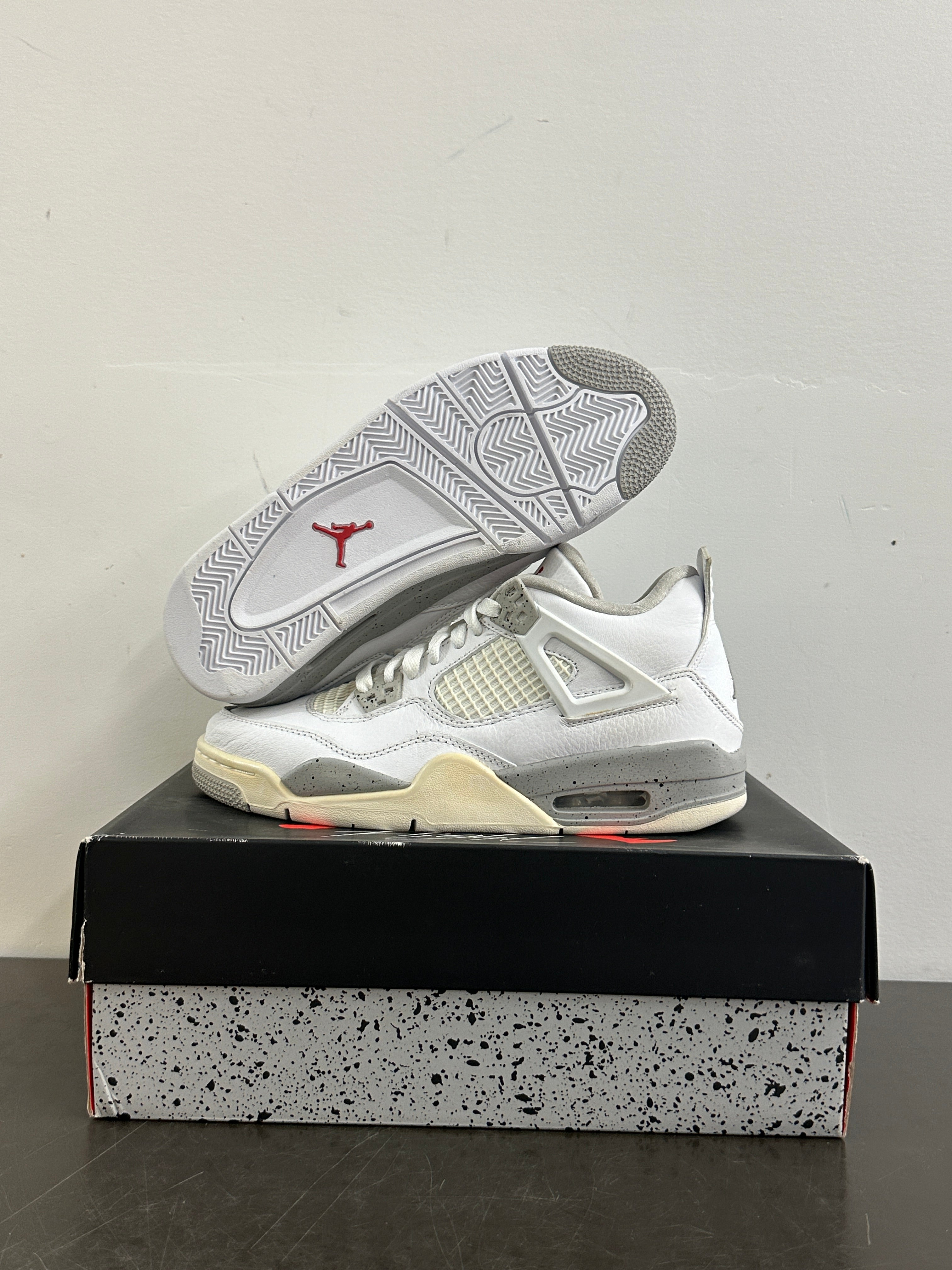 Jordan 4 “White Oreo”