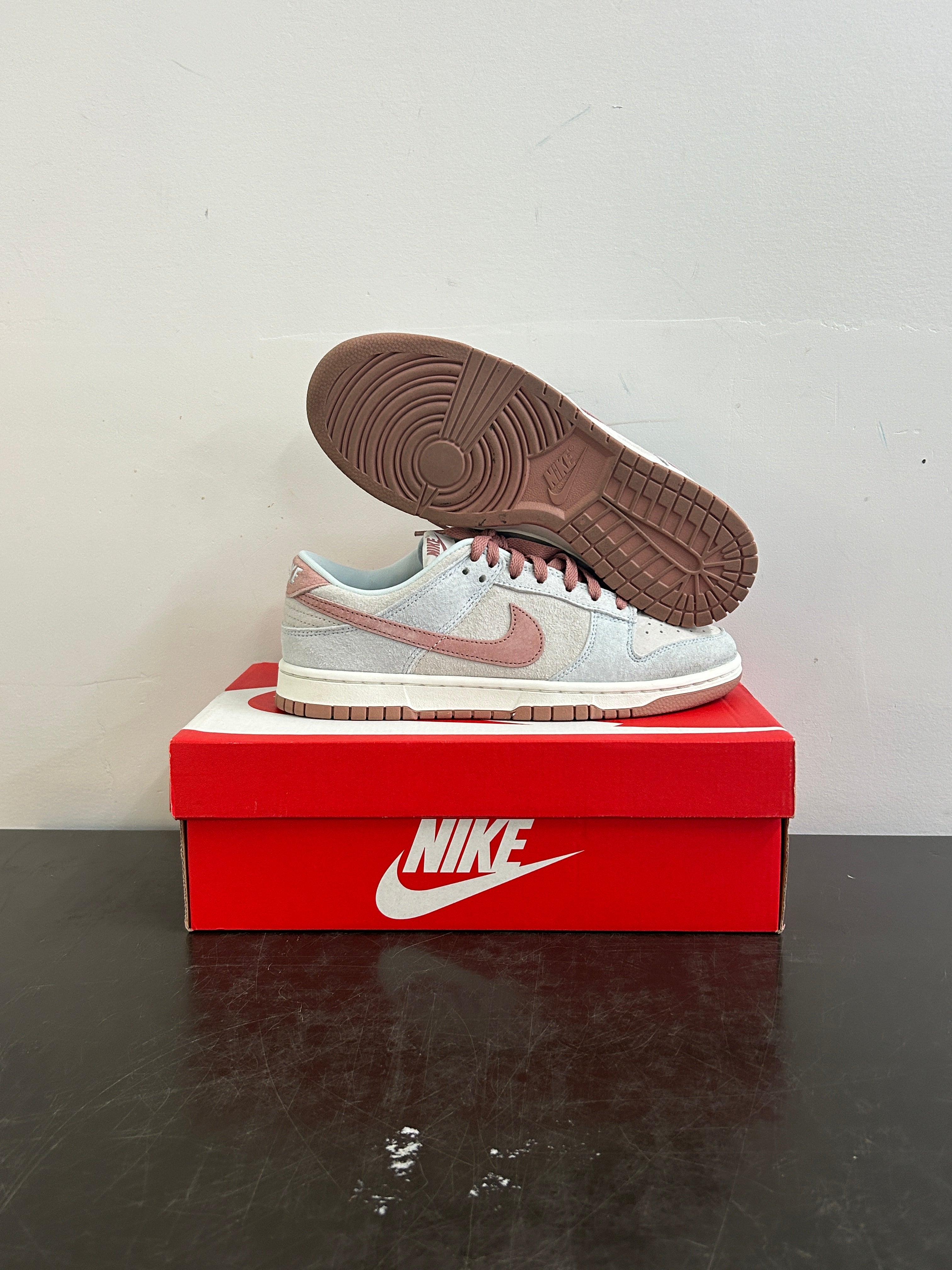 Nike Dunk Low
Fossil Rose